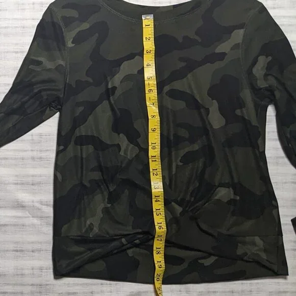 Old Navy Active Long Sleeve Medium Top Camo - Picture 4 of 7